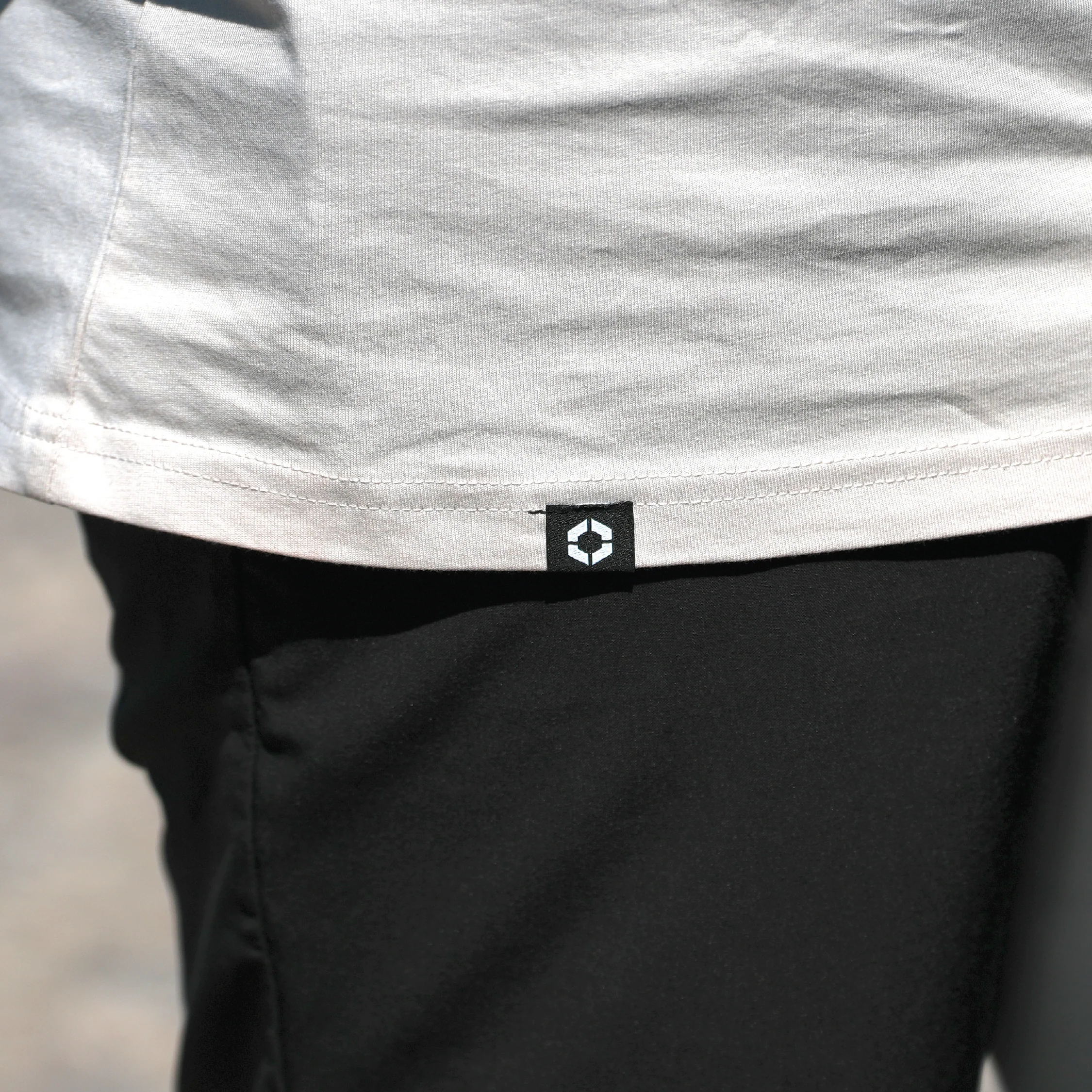 GLASSING TECH TEE - Image 5