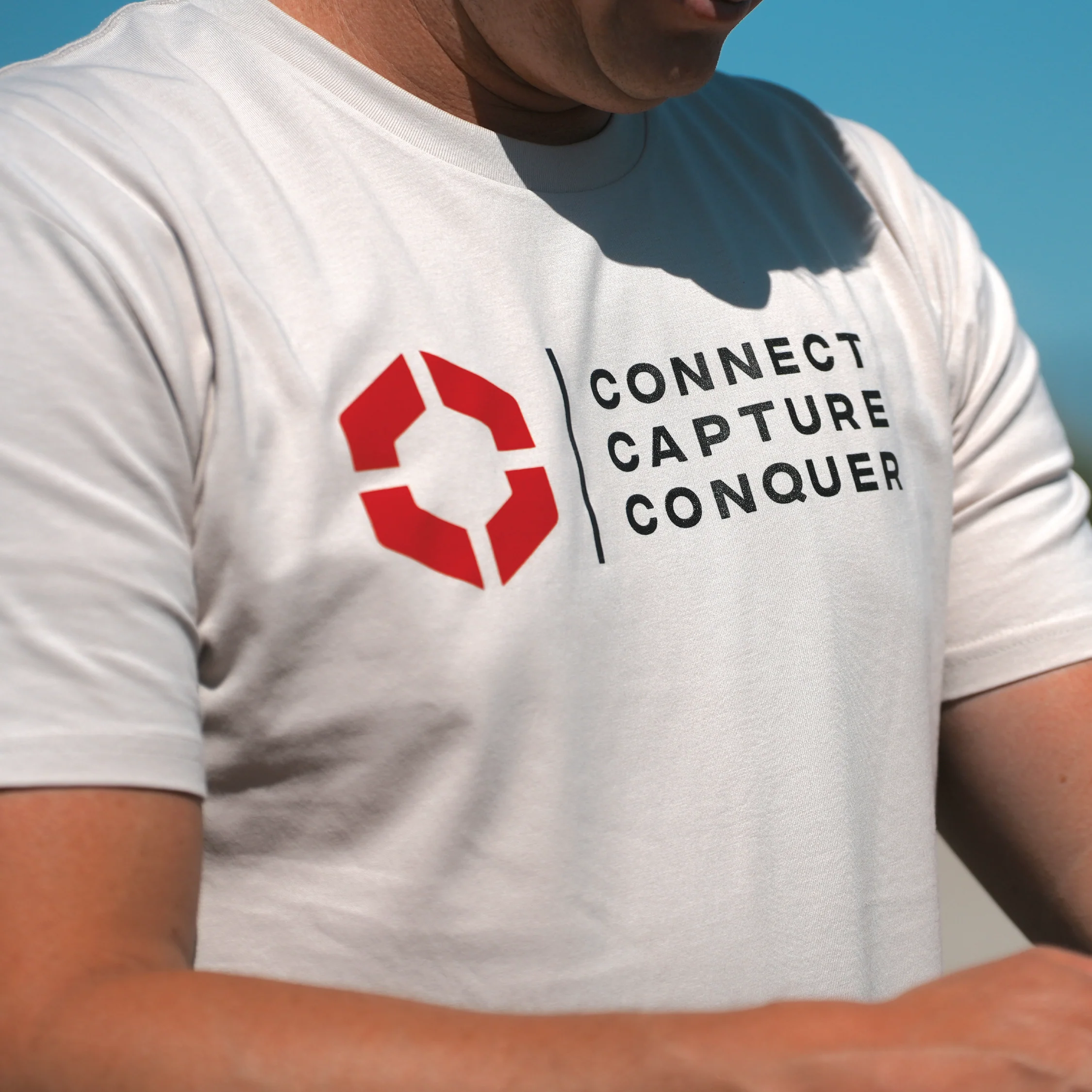 GLASSING TECH TEE - Image 6